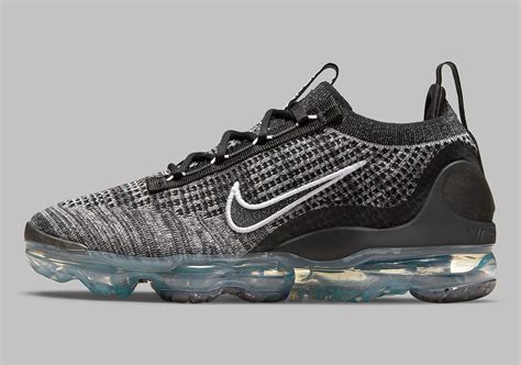 Nike mens Air VaporMax 2021 Flyknit 